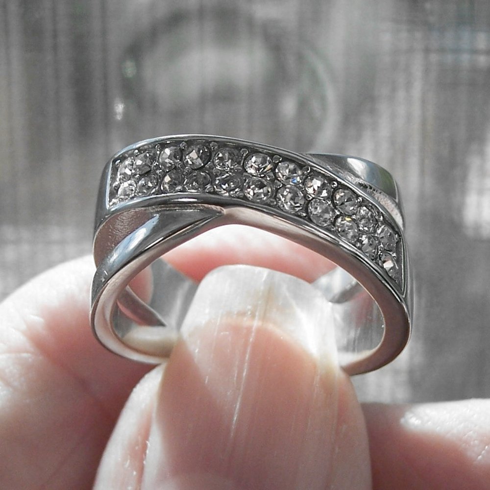STAINLESS STEEL Top Grade Crystal Crossover Ring - Picture 8 of 16